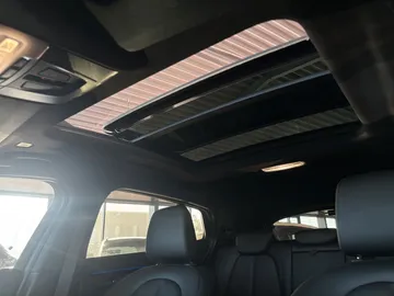 Car image 32