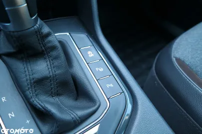 Car image 40