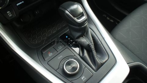 Car image 25