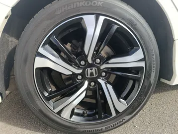 Car image 25