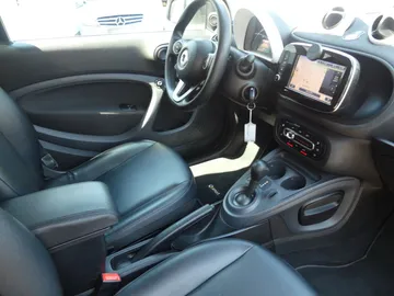Car image 32