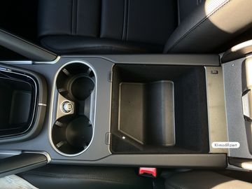Car image 25