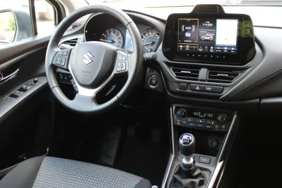 Car image 5