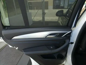 Car image 32