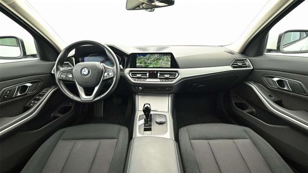 BMW 320d Touring xDrive 140 kW image number 10