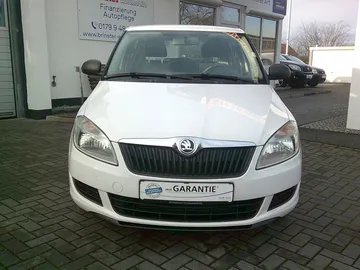 Car image 3