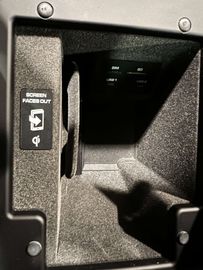 Car image 37