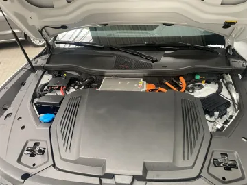 Car image 27