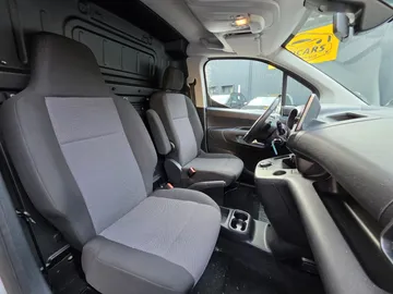 Car image 37