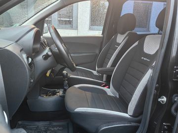 Car image 30