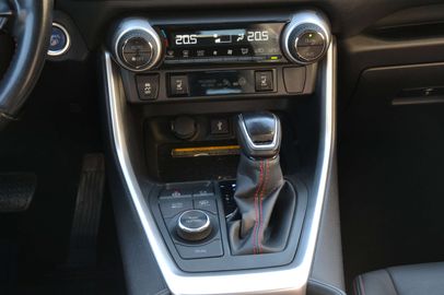 Car image 32