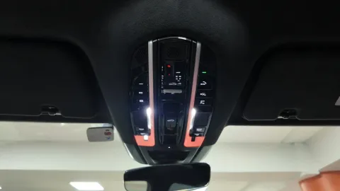 Car image 33