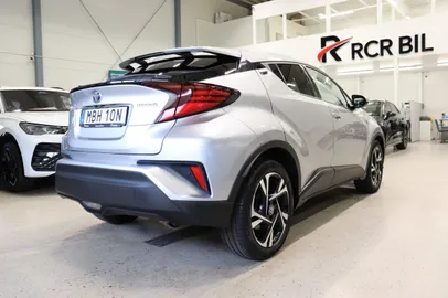 Car image 4