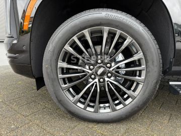 Car image 32