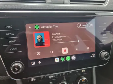 Car image 26