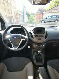 Car image 14