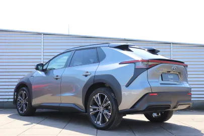 Car image 4