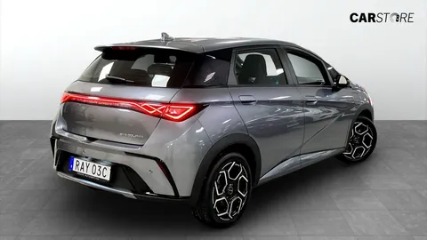 Car image 3