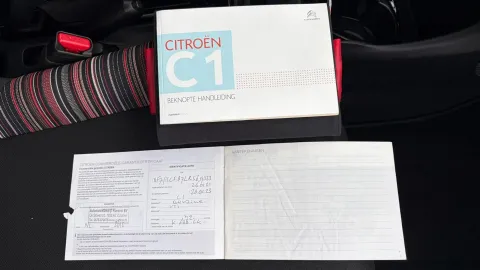 Car image 30