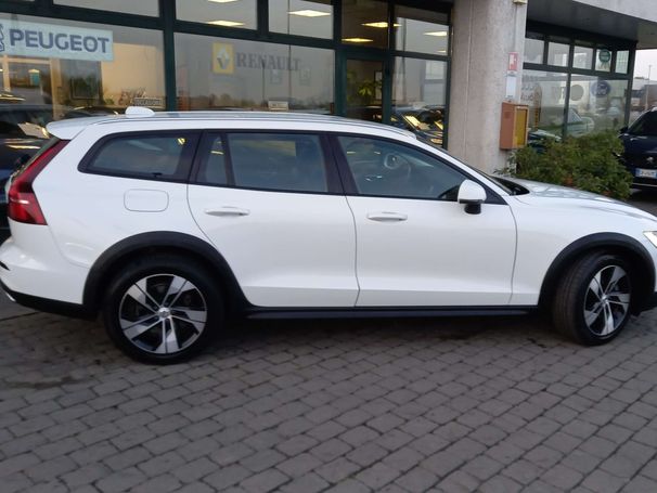 Volvo V60 Cross Country B4 Pro AWD 145 kW image number 6