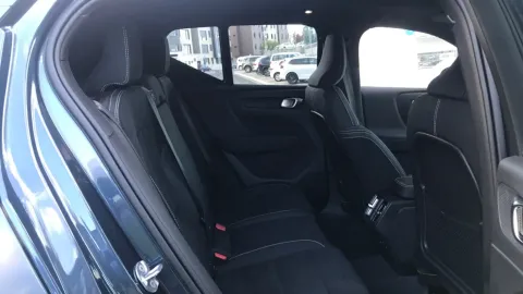 Car image 30