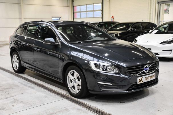 Volvo V60 D3 Momentum 110 kW image number 2