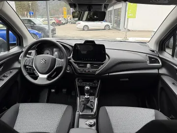 Car image 19