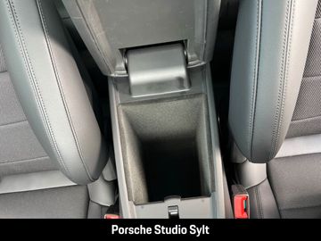 Car image 38