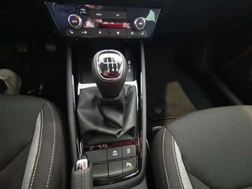 Car image 28