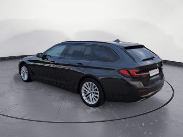 BMW 530i Touring Luxury Line 185 kW image number 2