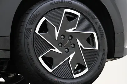 Car image 38