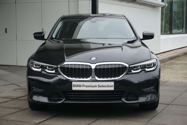 BMW 320d xDrive 148 kW image number 2