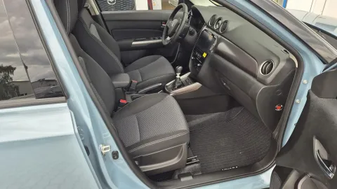 Car image 5