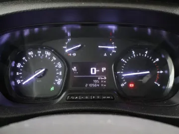 Car image 40