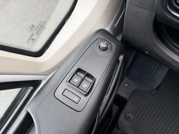 Car image 34
