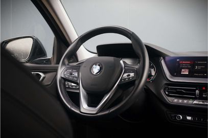 Car image 37