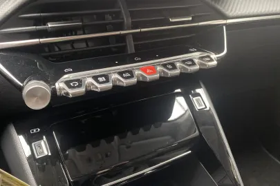 Car image 32