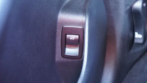 Car image 34