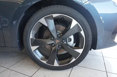 Car image 25