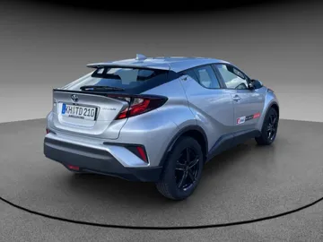 Car image 4