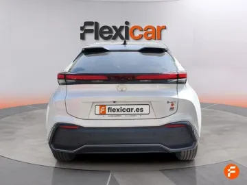 Car image 4