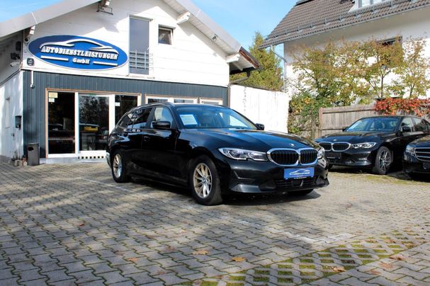 BMW 320i Touring Advantage 135 kW image number 1