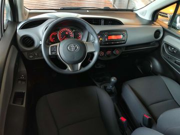 Car image 14