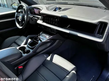 Car image 40