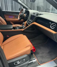 Car image 26