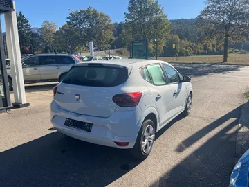 Car image 4