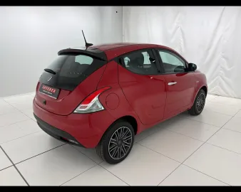 Car image 16