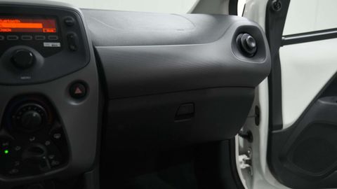 Car image 33