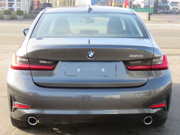 BMW 320i 135 kW image number 3