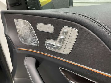 Car image 38